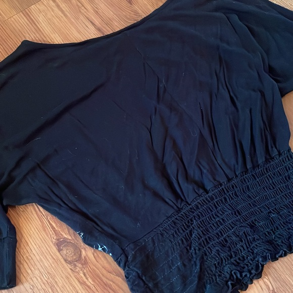 Black 3/4 Quarter Length Sleeve Flowy Cropped Top Small - Picture 5 of 5